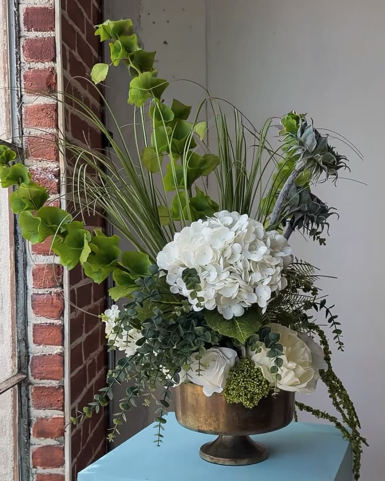 Forever floral arrangement by Atelier Bloem